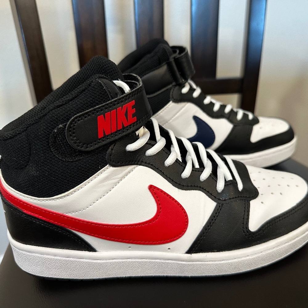 Nike Dunks High Top size 7 Y